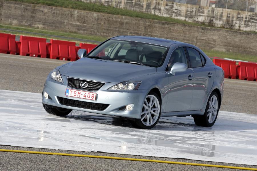  Lexus IS250 2005 года  (фото 139 из 141)